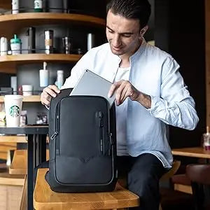 Autonoe backpack loading a laptop
