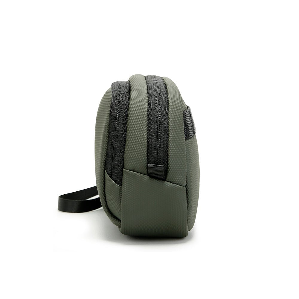 Backper Hawk Waterproof Polyester Backpack — zipper detail